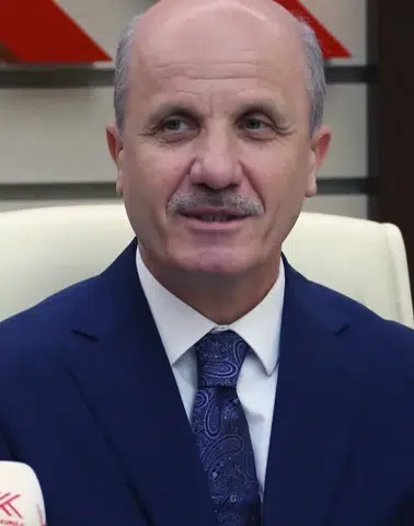YÖK Başkanı Özvar'dan yurt dışında eğitim uyarısı: Üniversitenin tanınırlığını mutlaka kontrol edin