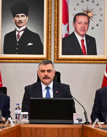 3 Bakan futbolu masaya yatırdı