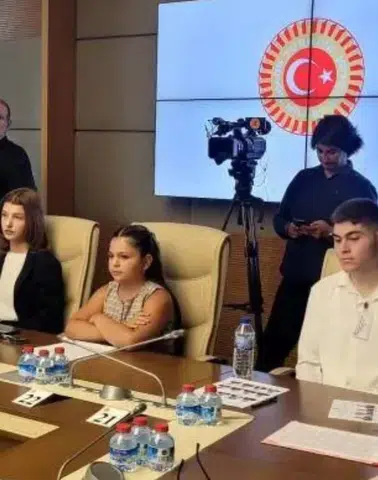 Okullarda Akıllı Telefon Tartışması TBMM Gündeminde