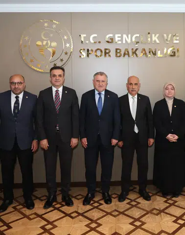 AK Parti Kahramanmaraş Heyeti Bakan Bak ile Spor Yatırımlarını Görüştü