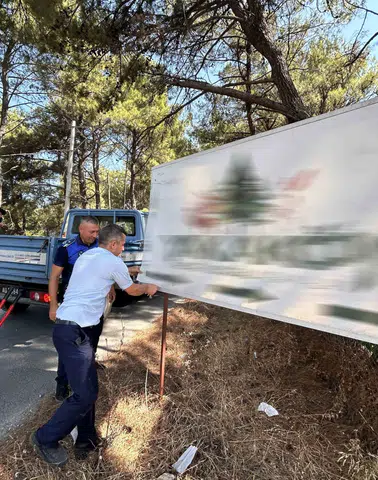 Zabıta affetmedi! Usulsüz tabelalar indirildi