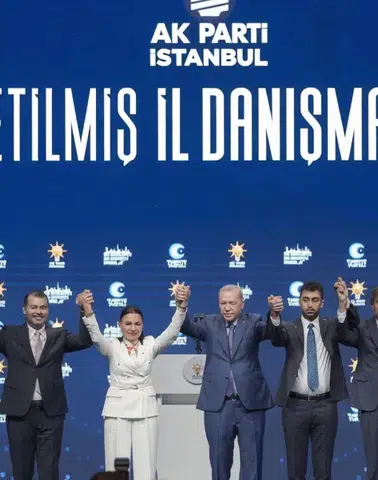 CHP’den 2 Belediye Başkanı ve Bir Başkanvekili AK Parti’ye Katıldı