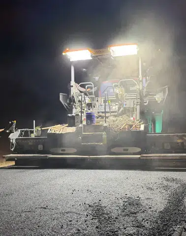 Kahramanmaraş’ta 5 Kilometrelik Yol Sıcak Asfaltla Yenileniyor