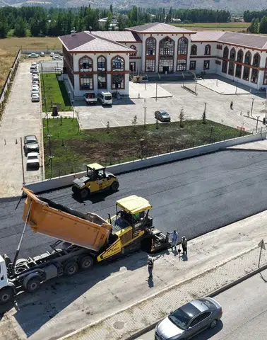 Yeni Kaymakamlık Binasının Çevresine Estetik Dokunuş