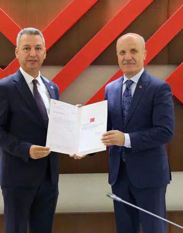 Rektör Okumuş Atama Belgesini YÖK Başkanı Özvar’dan Aldı
