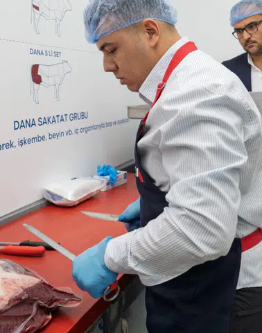 Eş-dost yok, liyakat var!