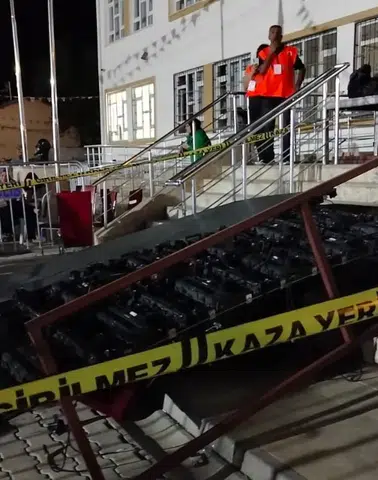 Festival Alanındaki Led Ekran Devrildi: 5 Yaralı