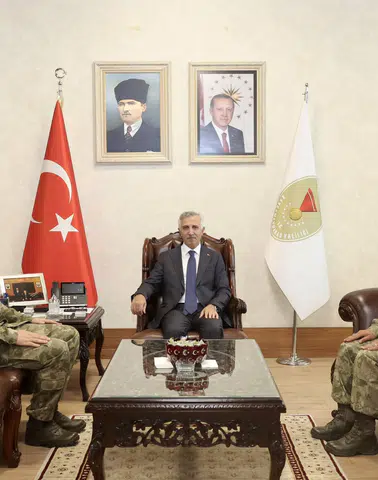 Vali Ünlüer, Eski ve Yeni Garnizon Komutanlarını Ağırladı