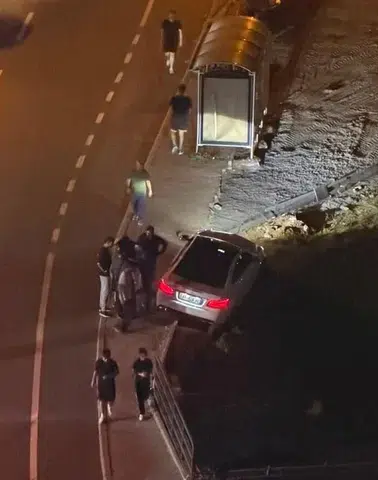 Kahramanmaraş'ta Lüks Otomobil Dere Kenarında Asılı Kaldı!