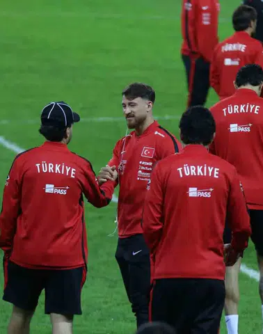 A Milli Futbol Takımı Fransa Maçı Öncesi Kocaeli Stadı’nda Yürüdü