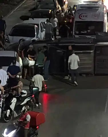 Ayağında Alçıyla Makas Attı, 5 Araca Çarpıp Kaçtı!