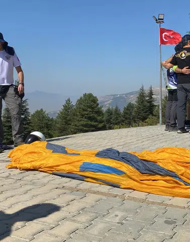 Kahramanmaraş’ta Gökyüzü Yamaç Paraşütleriyle Renklendi