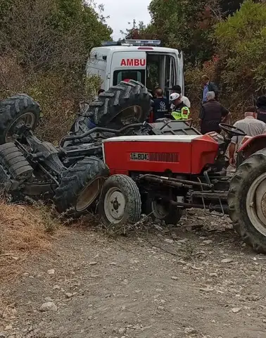 Manisa’da Traktör Devrildi: 2 Kişi Hayatını Kaybetti