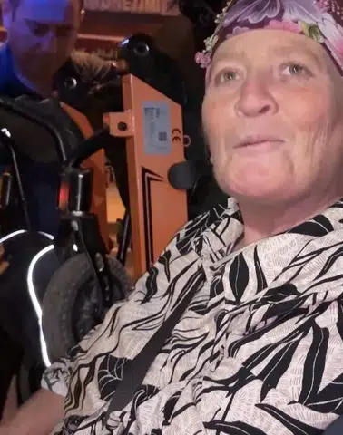 Tramvayı Kaçıran Anne ve Engelli Oğluna Polisten Sevgi Eli