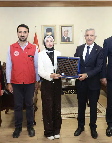 Ahi Sancağı Kahramanmaraş Valisi Mükerrem Ünlüer’e Takdim Edildi