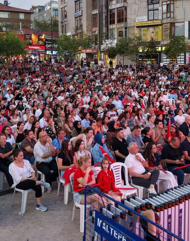 Filenin Sultanları'nın Avrupa Şampiyonluğu Maltepe'de dev ekranda kutlandı