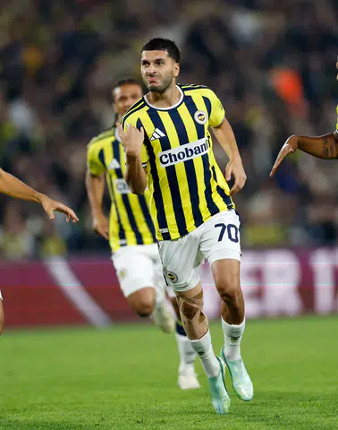 Fenerbahçe, Slavia Prag Karşısında İlk Yarıyı Önde Kapattı