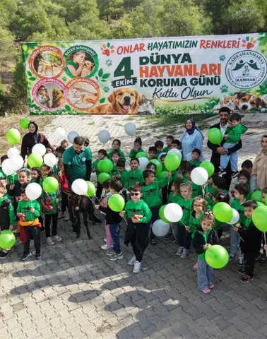 Kahramanmaraş'ta Minikler, Dünya Hayvanları Koruma Günü'nde Can Dostlarıyla Buluştu