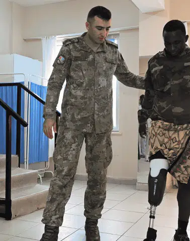 MSB’den Somalili 5 Gaziye Protez Bacak Desteği