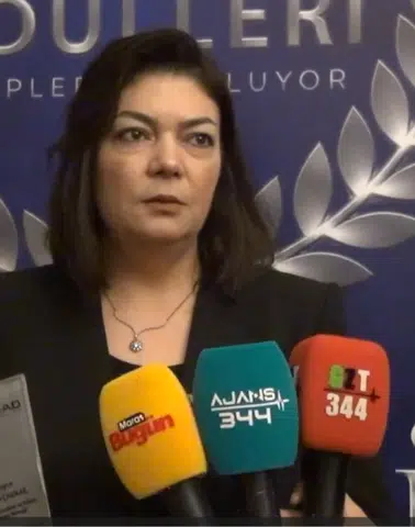 KASİAD 5. Ödül Töreni’nde Özlem Çakmak’a Sosyal Sorumluluk Ödülü