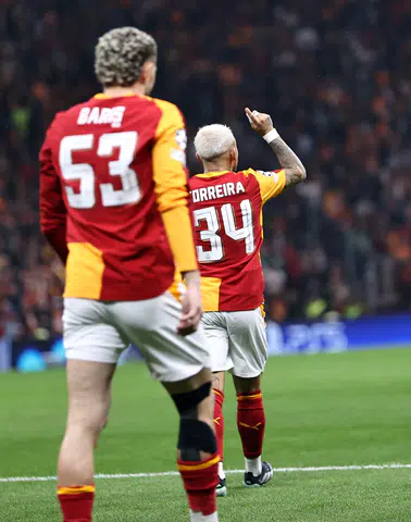 Galatasaray Öne Geçtiği Maçta Barcelona’ya 1-4 Yenildi