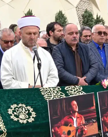 Şarkıcı Nev Son Yolculuğuna Uğurlandı: İstanbul’da Veda