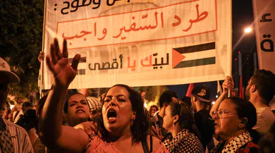 İsrail’in Gazze bombardımanı Fransa’nın Tunus Büyükelçiliği önünde protesto edildi