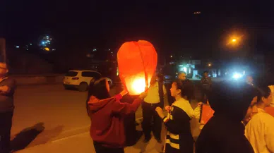 Depremzede kadınlar, 100 dilek feneri uçurdu