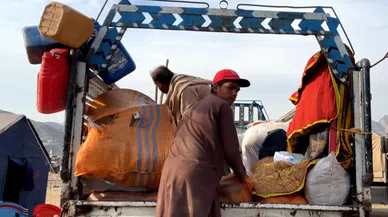 Pakistan’dan 370 bin Afgan ülkesine döndü