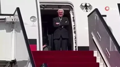 Almanya Cumhurbaşkanı Steinmeier, Katar'da havaalanında 30 dakika bekletildi
