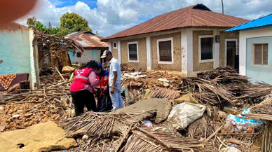 Kenya'da taşan nehirden geçmeye çalışan 7 kişi kayboldu