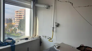 Orta hasarlı binadaki ofisi soydular