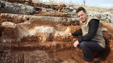 Perre’de 1800 yıllık boğa başı kabartması bulundu