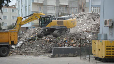 Depremin 274.gününde Kahramanmaraş'ta enkaz kaldırma çalışmaları devam ediyor