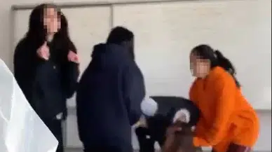 Sınıfta şiddet: Genç kız böyle darp edildi