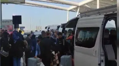 Gazze Şeridi'nden tahliye edilen 44 Türk vatandaşı Kahire Havalimanı'nda