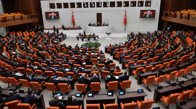 Son 7 ayda Meclis’te 600 milletvekilinden 61’i partilerden istifa etti