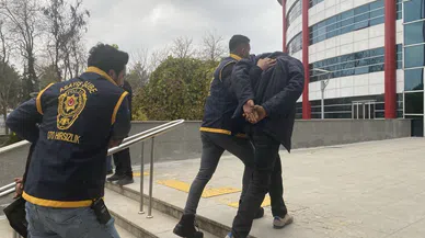 Ağır hasarlı binalardan eşya çalan 2 şahıs yakalandı