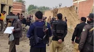 Pakistan'da kışlaya bombalı saldırı: 23 ölü
