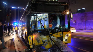 Şişli’de İETT otobüsü park halindeki hafriyat kamyonuna çarptı: 9 yaralı