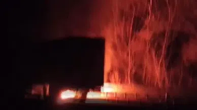 Sunta yüklü tır yandı