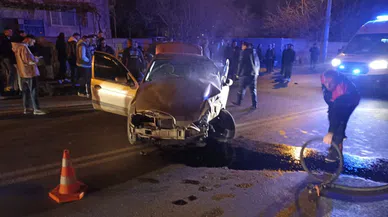 Kontrolden çıkan otomobil bahçe duvarına çarptı: 2 yaralı