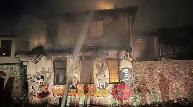 Hasarlı binada çıkan yangın söndürüldü