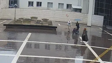 Engelli vatandaşa yardım eden polise validen ödül