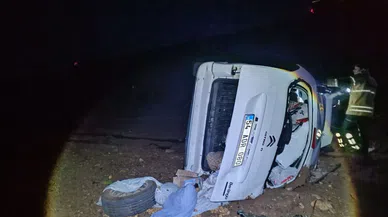 Hafif ticari araç şarampole devrildi: 6 yaralı  