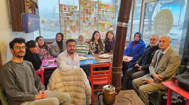 Kahramanmaraş’ta depremin yaralarını şiirle sarıyorlar