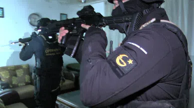 Kırmızı bültenle aranan DEAŞ üyeleri Adana’da yakalandı
