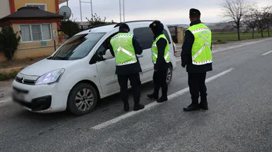 Çakar lamba yasağına uymayan 195 sürücüye ceza