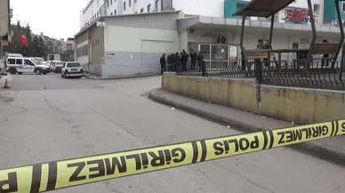 Acil girişindeki çanta bomba paniğine yol açtı