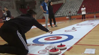 Kahramanmaraş’ta Floor Curling turnuvası düzenlendi